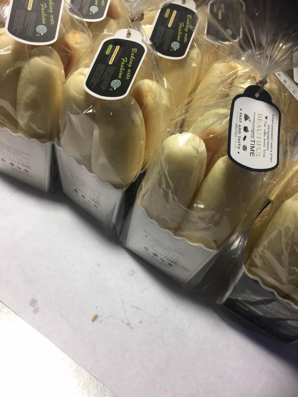 魂?duì)繅艨M的白面包，終于出現(xiàn)了。白面包，愛的就是你，我選擇，我喜歡